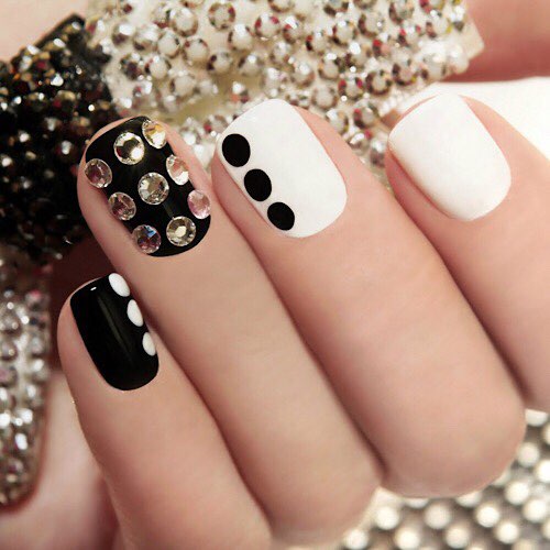 nails dipping